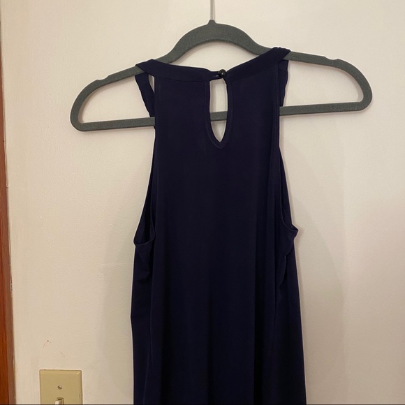 Dressy blue tank top with gold chain neckline - Picture 4 of 4